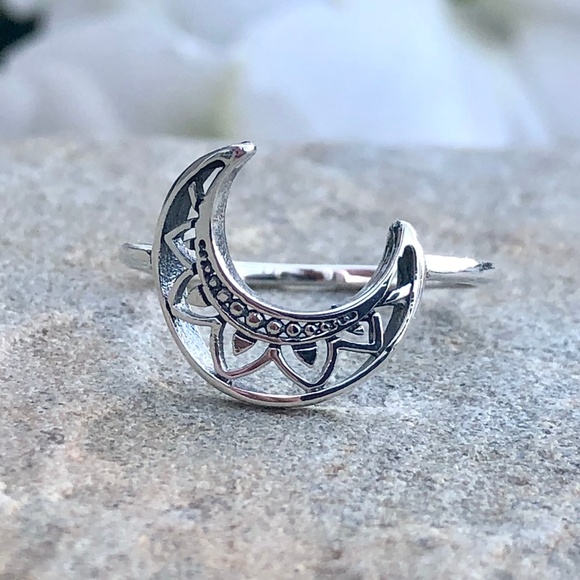 925 Sterling Silver Crescent Moon Ring in Sizes 5-10 - Picture 4 of 13